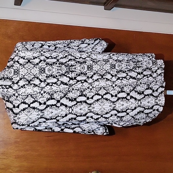 Nwot Calvin Klien Snake Print Soft Strecty Zipper Front Faux Pockets Size Large - Picture 3 of 8